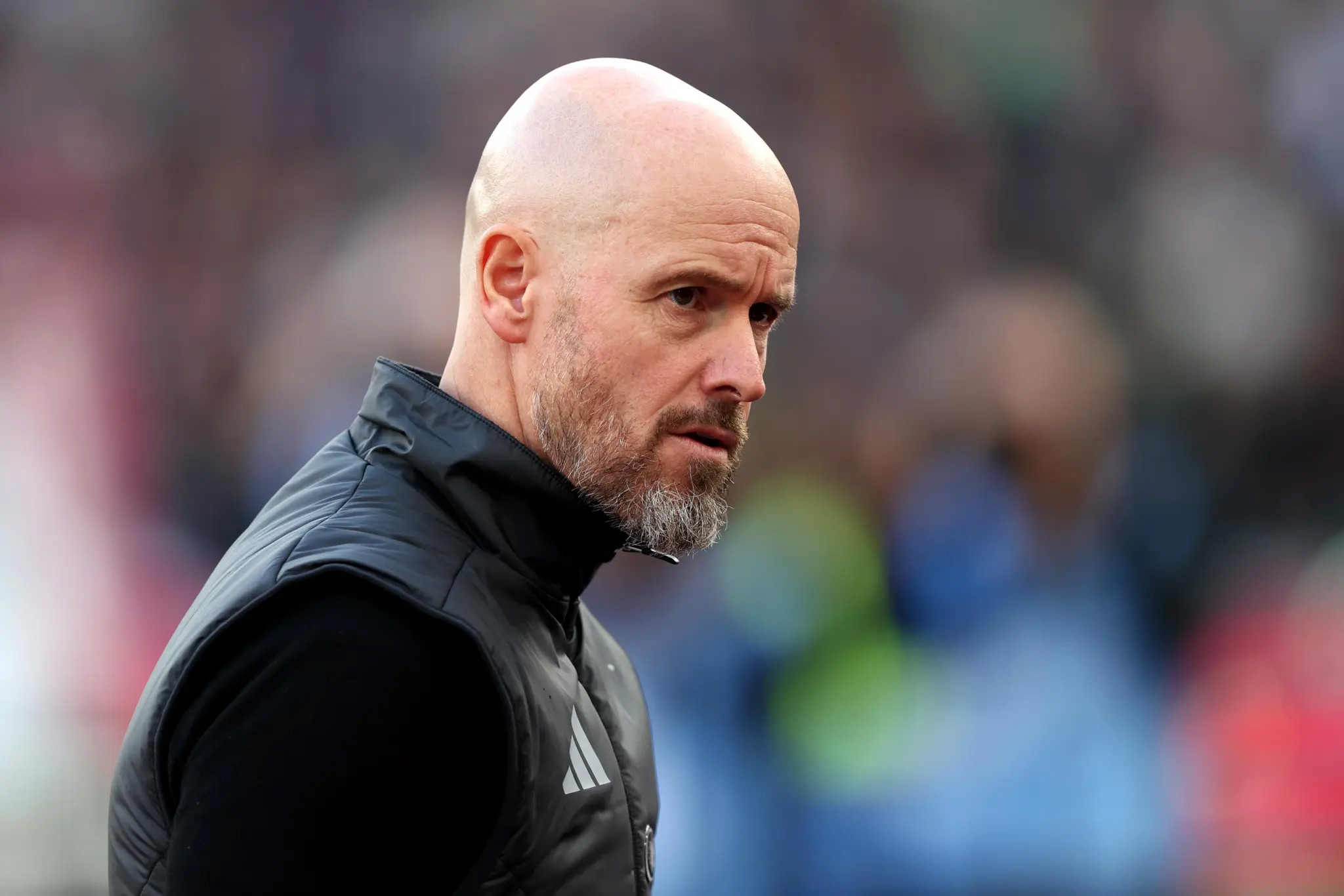 Ten Hag bị sa thải chính thức, trong thời gian dẫn dắt ông giành 2 chức vô địch và để lại thành tích tệ nhất trong lịch sử của CLB tại Premier League.