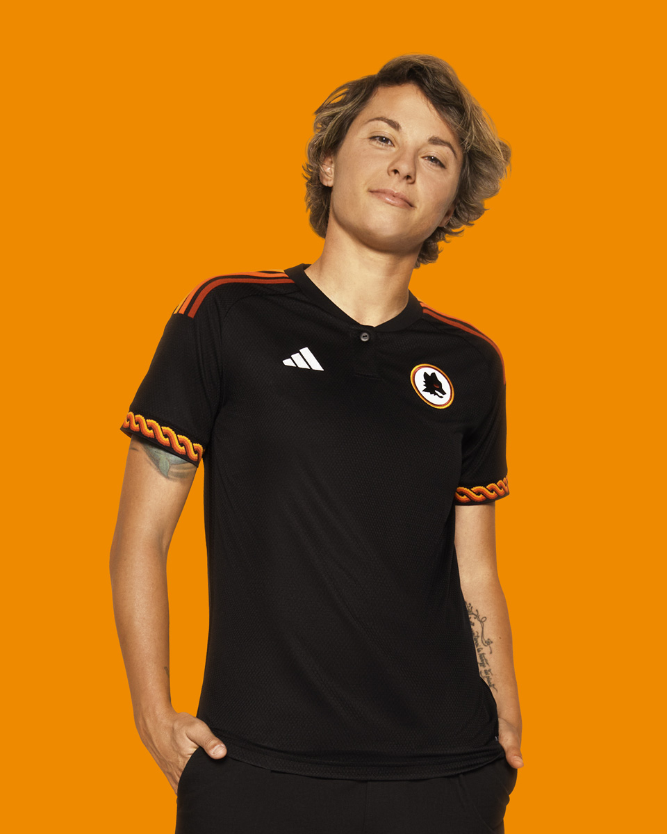 Áo sân khách thứ hai của AS Roma 2023-24