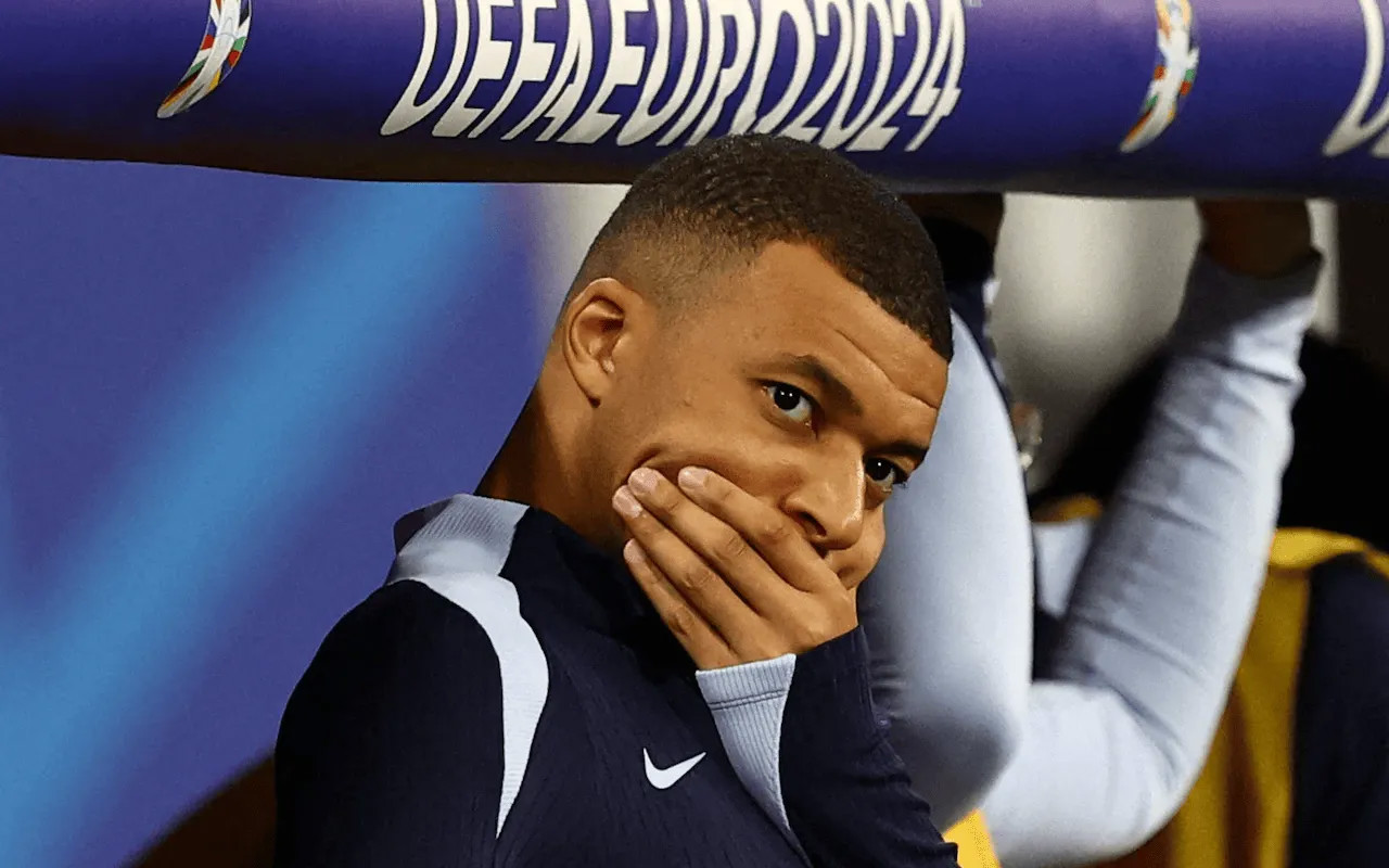 PSG khẳng định việc trừ lương Mbappé là sự đền bù cho đội bóng, hai bên tiếp tục đàm phán