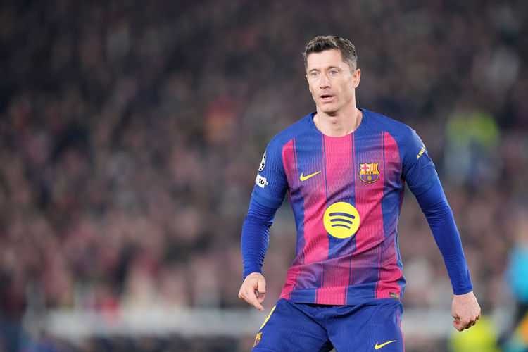 Khảo sát của Mundo Deportivo: Đa số cổ động viên Barcelona chọn mua đứt Rashford, không gia hạn với Lewandowski