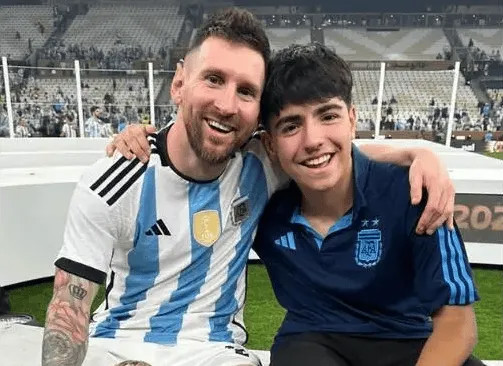 Con trai Aguero: Nếu chọn đồng đội, tôi sẽ chọn Messi vì bố tôi không bao giờ chuyền bóng cho tôi