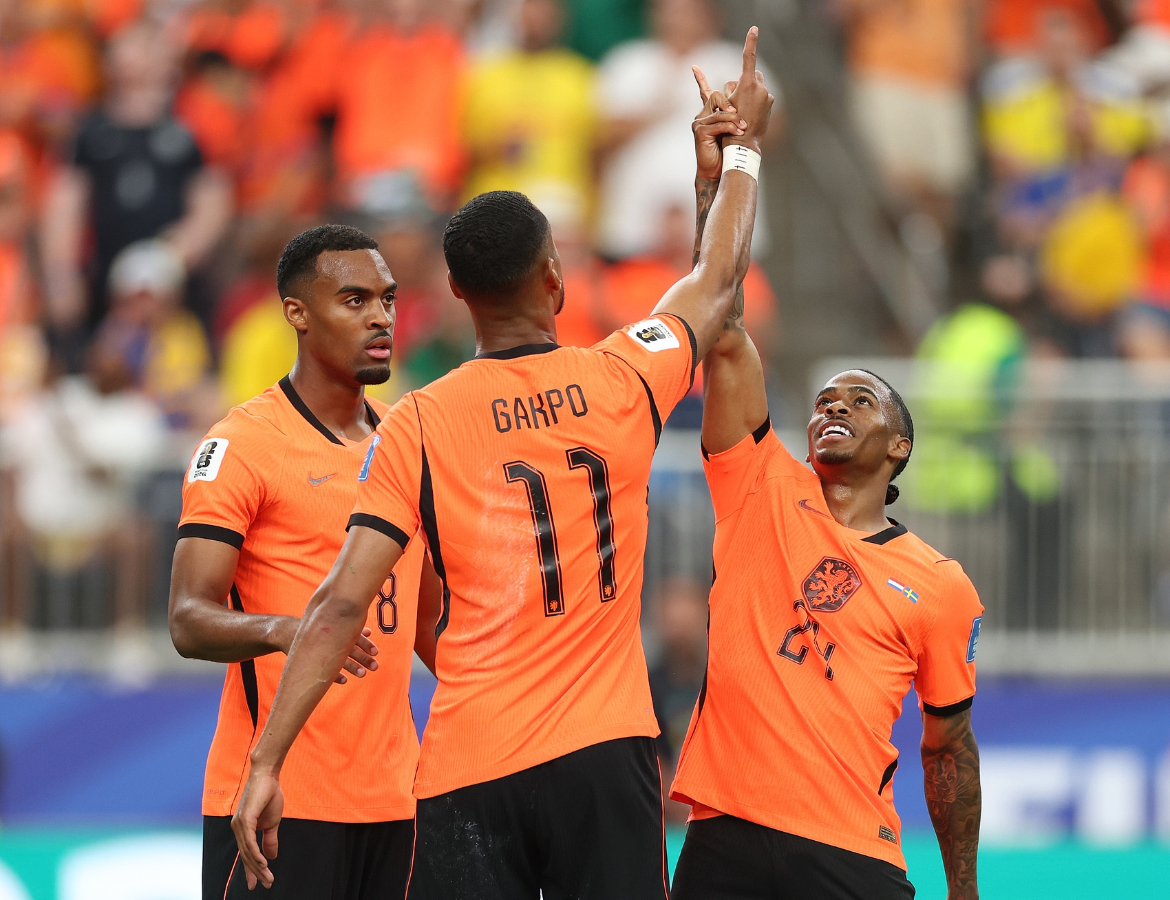 Lần thứ hai trong lịch sử World Cup, một đội bóng có một cầu thủ ghi hai bàn, một cầu thủ kiến tạo hai bàn, và một cầu thủ khác ghi một bàn và kiến tạo một bàn trong vòng 50 phút đầu tiên