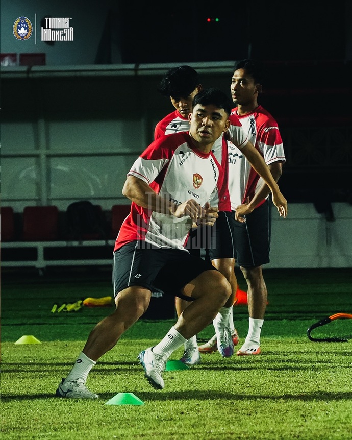 Garuda Training Pics: The 𝐅𝐈𝐍𝐀𝐋 𝐆𝐫𝐨𝐮𝐩 𝐒𝐭𝐚𝐠𝐞 match is tonight!