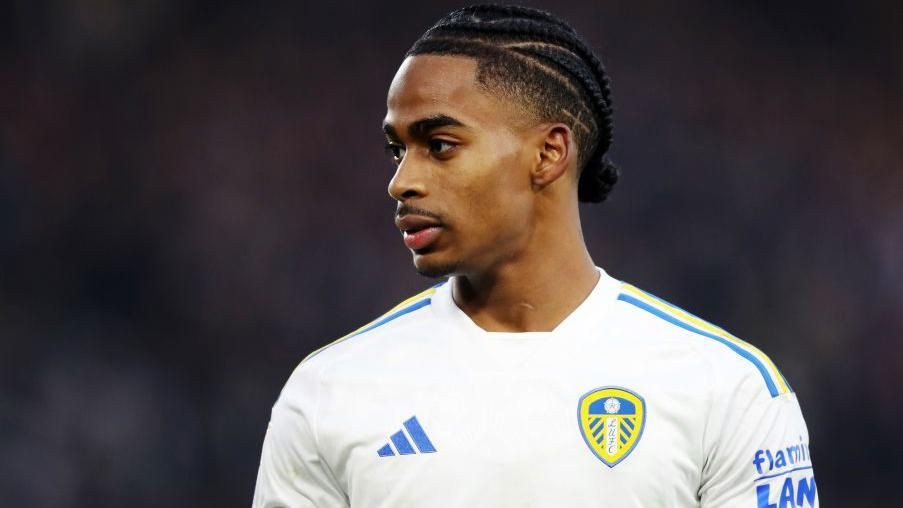 Brighton tranh chữ ký 30 triệu bảng với Chelsea, Liverpool