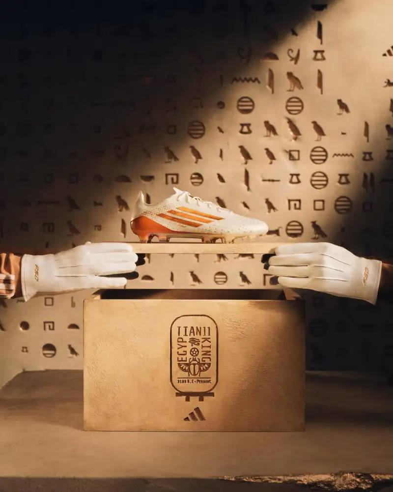 Kết hợp bối cảnh văn hóa Ai Cập! adidas ra mắt phối màu F50 dành riêng cho Salah