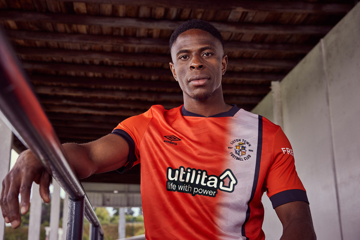 Áo Đấu Sân Nhà Của Luton Town 2023-24