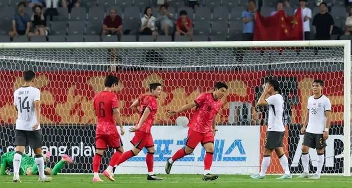 ฟุตบอลชิงแชมป์เอเชียตะวันออก - เกาหลีใต้ 3-0 จีน