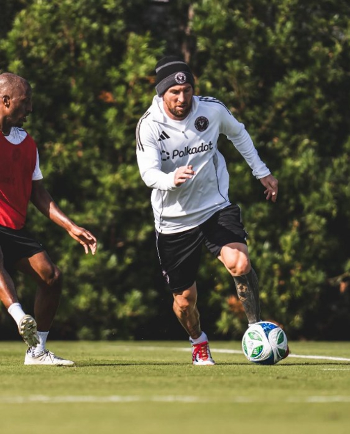 Preparing for the New Season! Messi Shares Training Photos with Suárez on Social Media