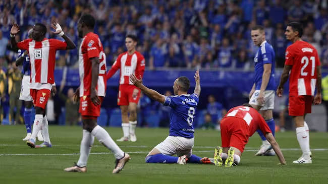 Cazorla 40 tuổi ghi bàn từ pha đá phạt, giúp đội nhà vào chung kết play-off thăng hạng La Liga 2