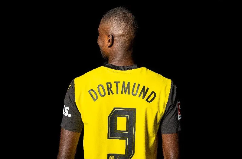 Chính thức: Tiền đạo Guirassy của Dortmund đổi số áo, sẽ mặc áo số 9 ở mùa giải mới