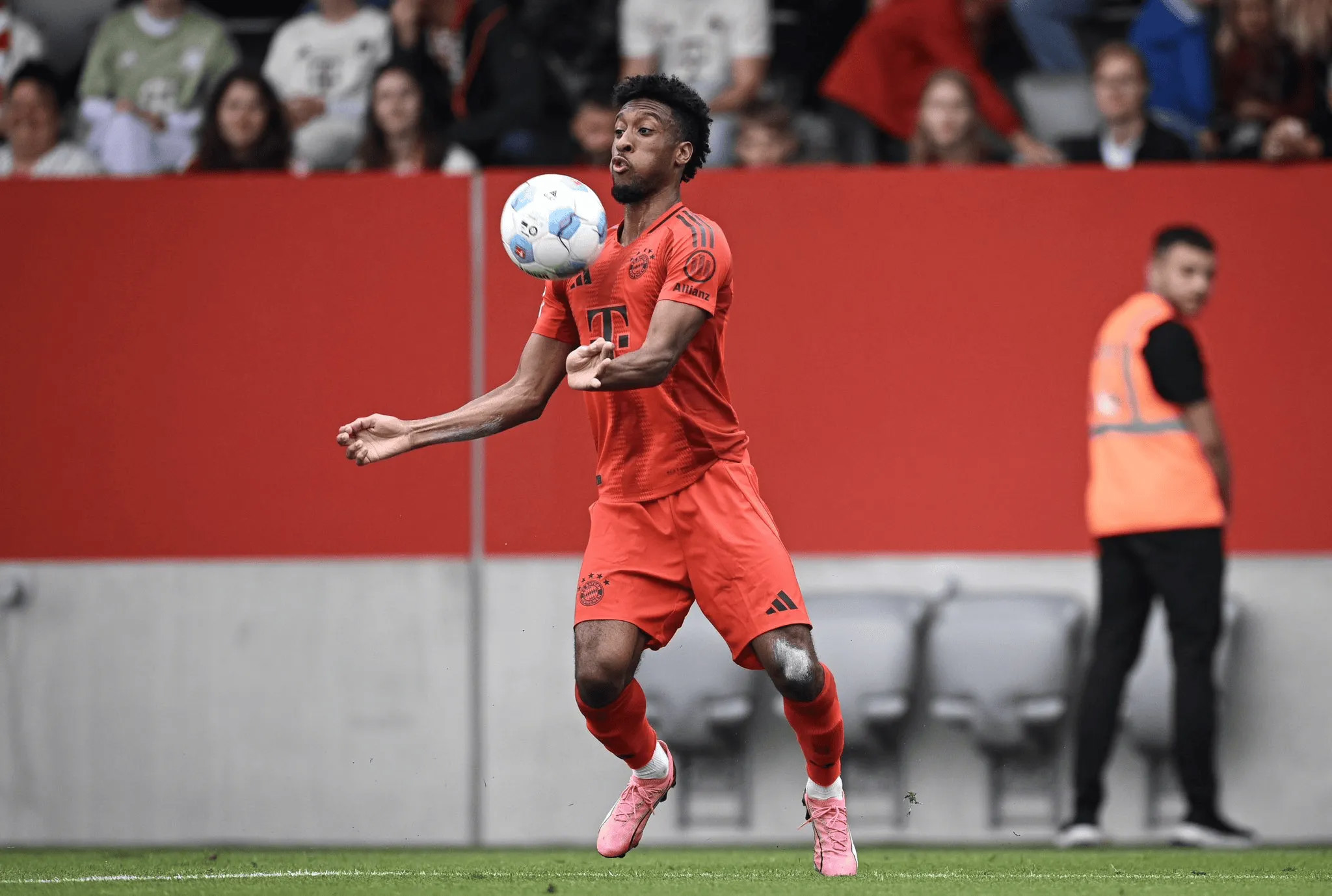 TZ: Bayern và Al-Hilal đã đạt được thỏa thuận về nguyên tắc, nhưng Coman không muốn đi, đang chờ lời đề nghị từ các đội châu Âu