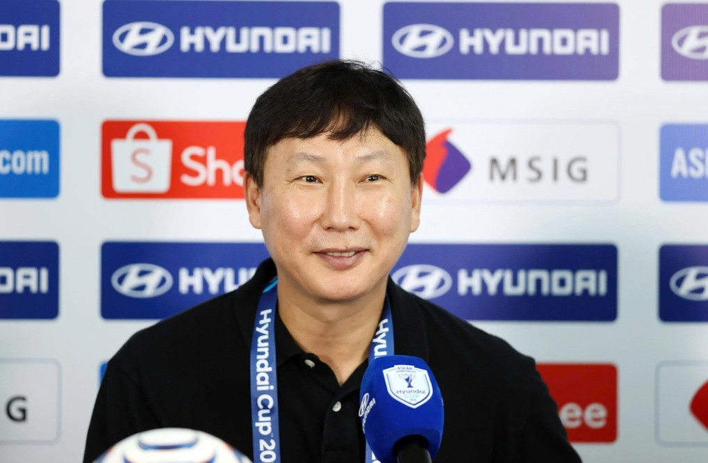 HLV Kim Sang-sik đùa về
