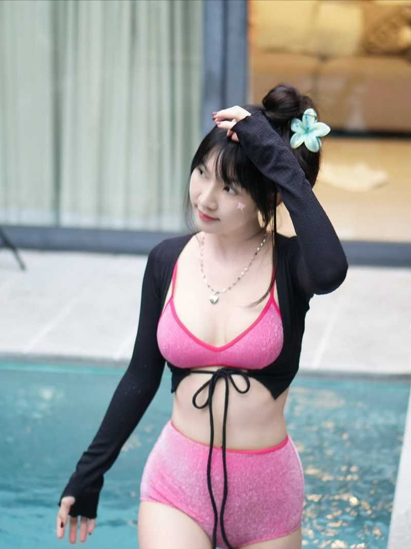 วิว ทัศนีย์ สุปรียาพร สลัดลุคสตรีมเมอร์สาวน่ารัก แจกความเซ็กซี่ละลายใจหนุ่ม ๆ