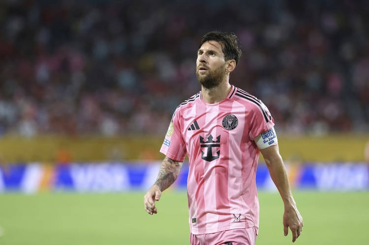 Tiền vệ Inter Miami: Messi bảo chúng tôi phải kiểm soát bóng nhiều hơn, nên hiệp hai chúng tôi chơi tốt hơn