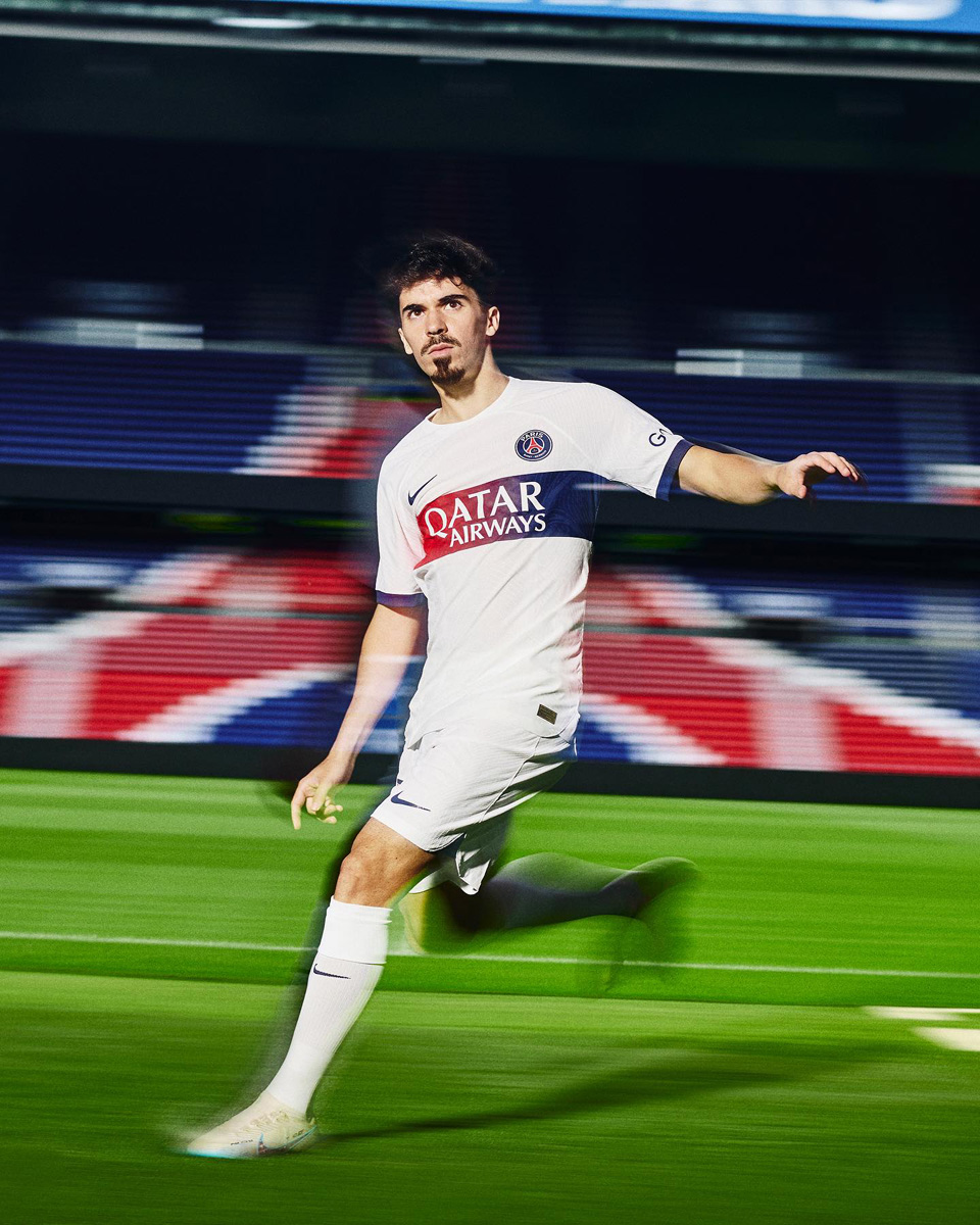 Áo Đấu Sân Khách Của Paris Saint-Germain 2023-24