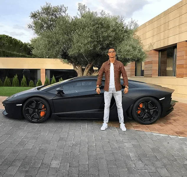 The Sun đăng bài viết giới thiệu bộ sưu tập xe sang của cầu thủ người Bồ Đào Nha Cristiano Ronaldo