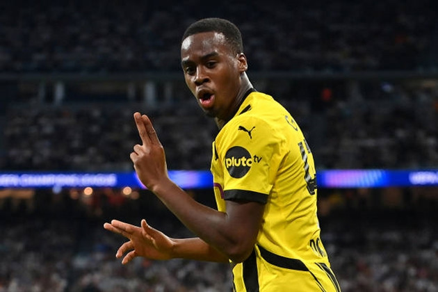 Sao trẻ Dortmund lập kỷ lục sau khi sút tung lưới Real
