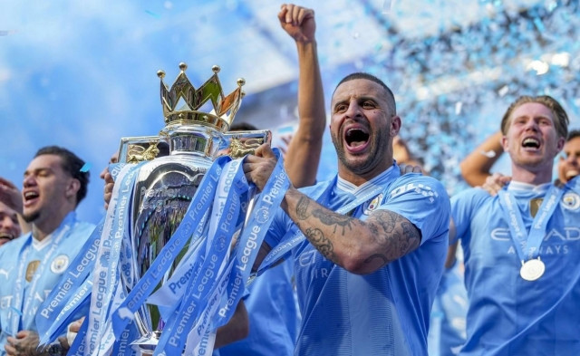 Manchester City chia tay Walker: