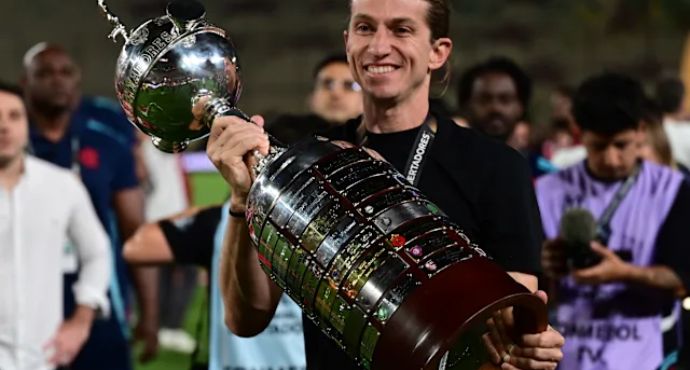 Flamengo Renews Contract with Coach Filipe Luís Until 2027