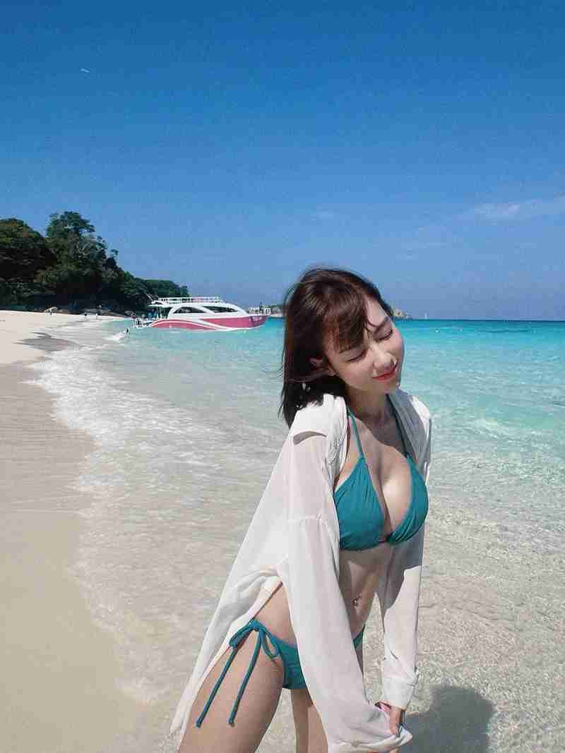ฟางโกะ เผยภาพเซตใหม่ ใส่ชุดบิกินี่ตัวจิ๋วสีฟ้า
