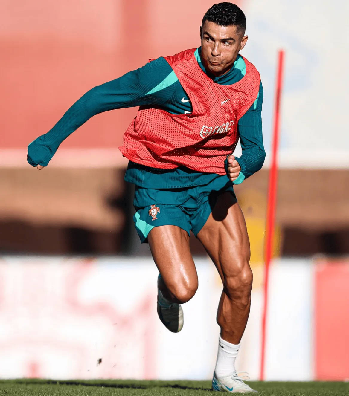Cristiano Ronaldo đăng ảnh tập luyện của đội tuyển Bồ Đào Nha kèm dòng chữ: Hãy sẵn sàng cho trận đấu tại UEFA Nations League