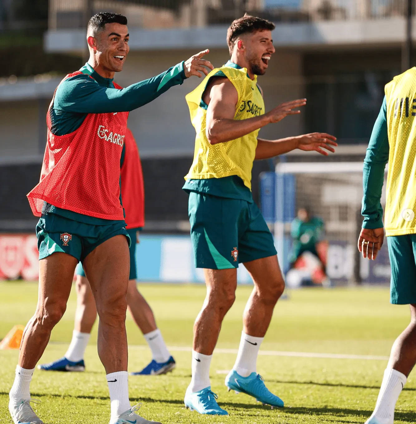 Cristiano Ronaldo đăng ảnh tập luyện của đội tuyển Bồ Đào Nha kèm dòng chữ: Hãy sẵn sàng cho trận đấu tại UEFA Nations League