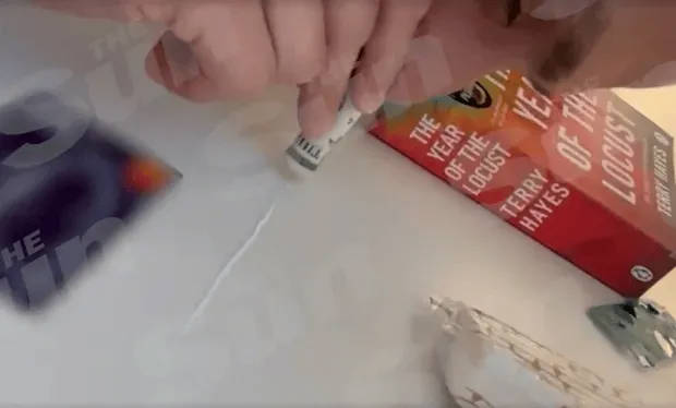 Bạn bè David Coote tiết lộ: Trọng tại Ngoại Hạng Anh này nhiều lần hít một loại bột trắng tại Euro 2024, xúc phạm Everton và các đội bóng khác