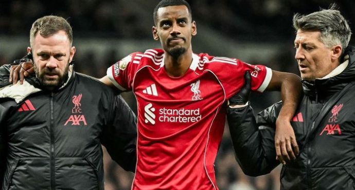 Liverpool's £125m Striker Alexander Isak Sidelined for Months After Surgery on Fractured Fibula