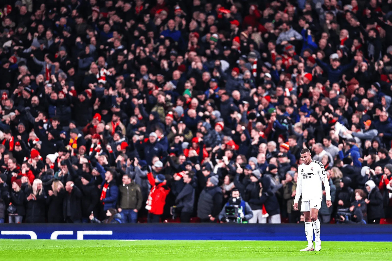 Real Madrid thua 3 trận ở vòng bảng/vòng phân hạng Champions League trong một mùa giải, lần đầu tiên trong lịch sử đội bóng