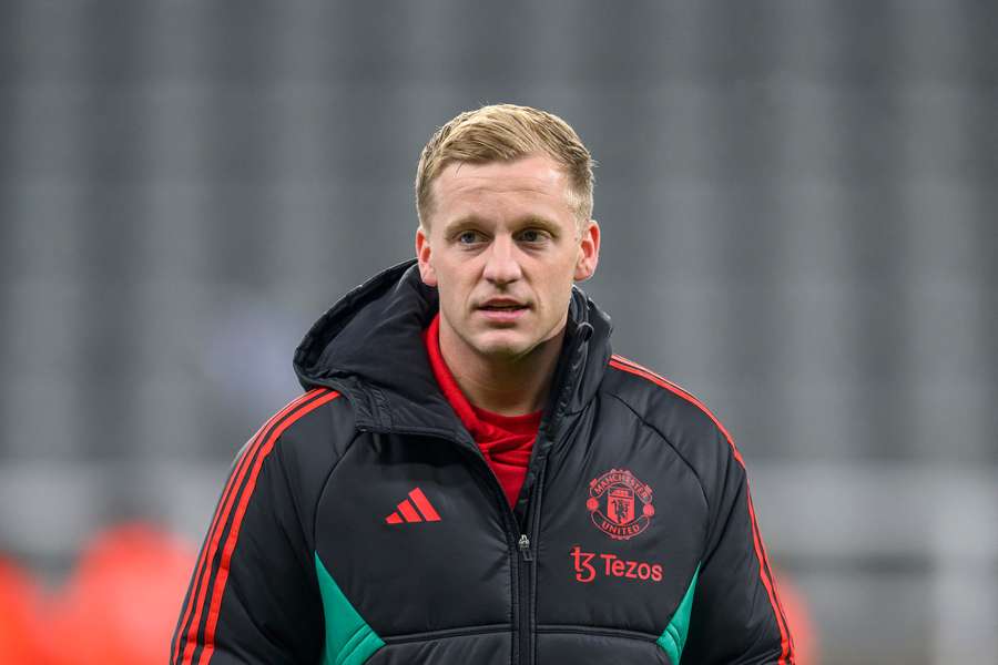 Donny van de Beek on the Verge of Leaving Manchester United for Girona