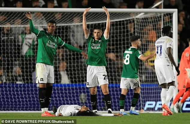 Rooney đã dẫn dắt đội giành chiến thắng 3-1 trước Luton