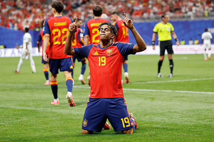 Bùng sáng tại World Cup! Yamal 18 tuổi ghi bàn, phá lưới lần đầu tại ngày hội bóng đá & trở thành cầu thủ ghi bàn trẻ thứ 8 trong lịch sử