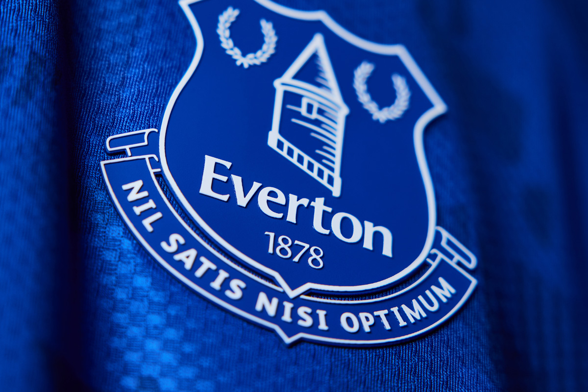 Áo đấu sân nhà Everton cho mùa giải 2024-25
