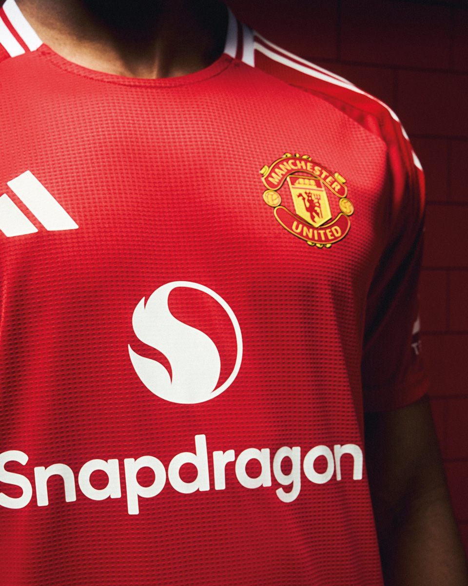 Áo đấu sân nhà của Manchester United cho mùa giải 2024-25