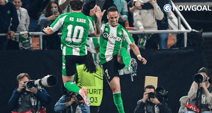 Unstoppable! Antony Scores Stunning Chip Goal Against Lyon, Nets Sixth of the Season