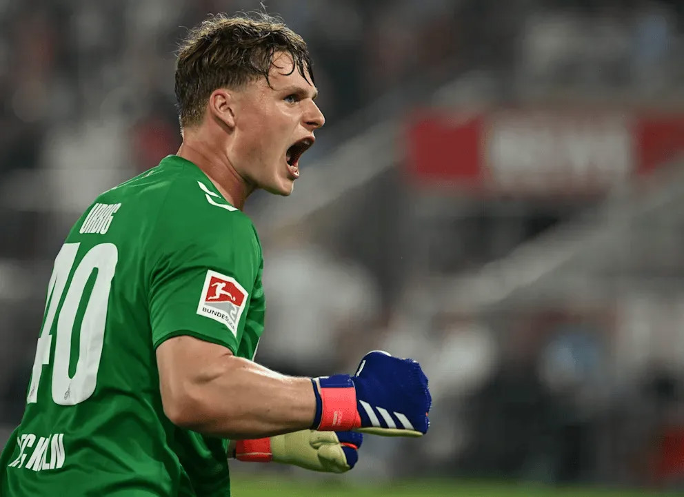 Bayern Leverkusen tranh giành thủ môn Urbig của FC Köln, nếu chuyển nhượng vào năm sau, anh chỉ muốn làm thủ môn số 1