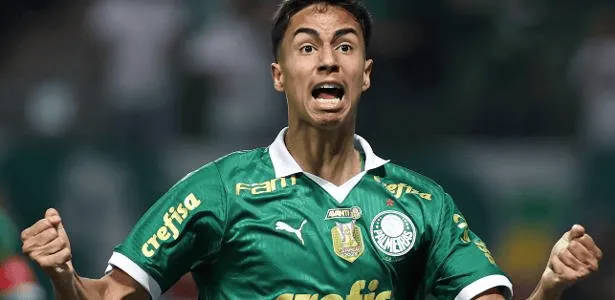 Manchester City đưa ra mức giá 40 triệu euro cho trung vệ 18 tuổi Vitor Reis của Palmeiras, mong muốn hoàn tất thỏa thuận ngay lập tức