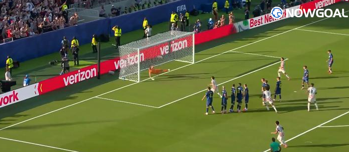 Ten-man USA beat Bosnia and Herzegovina 2–0 to reach the Round of 16