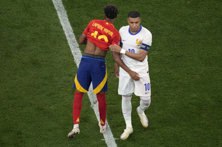 Bán kết World Cup tái hiện màn đại chiến Mbappé vs Yamal: Yamal áp đảo với thành tích 8 thắng, 2 thua trong 10 lần đối đầu gần nhất