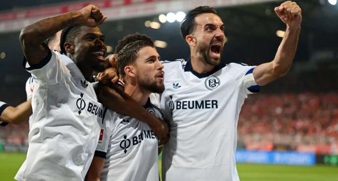 Gosens Haunts Former Club as Schalke 04 Triumph 3-1 Over Union Berlin