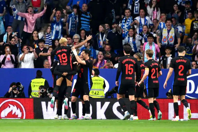 8 trận thắng liên tiếp! Barcelona 2-0 Espanyol, tạm dẫn đầu 7 điểm (trận đấu ít hơn)