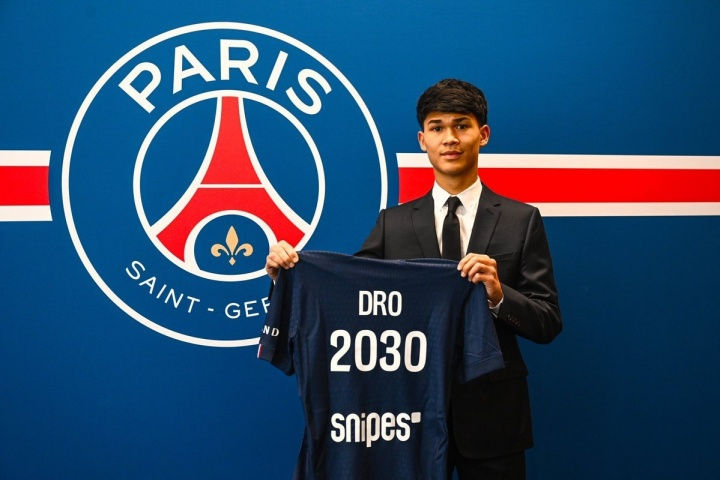 PSG chiêu mộ tiền vệ trẻ 18 tuổi De Ro từ Barcelona với phí chuyển nhượng 8,2 triệu euro
