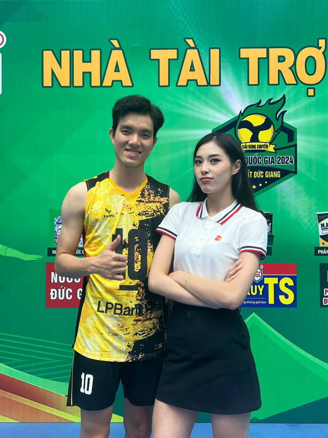 Chung kết bóng chuyền VĐQG 2024: VTV Bình Điền Long An vs HCĐG Lào Cai, sự trở lại của cựu hoa khôi Đặng Thu Huyền.