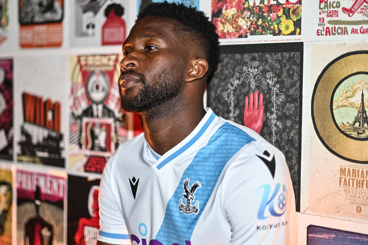 Áo đấu sân khách của Crystal Palace 2023-24