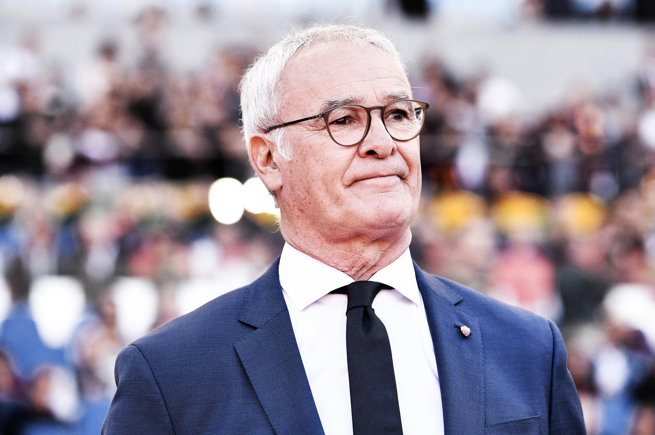Người hâm mộ Roma vỗ tay cho toàn đội và HLV Ranieri