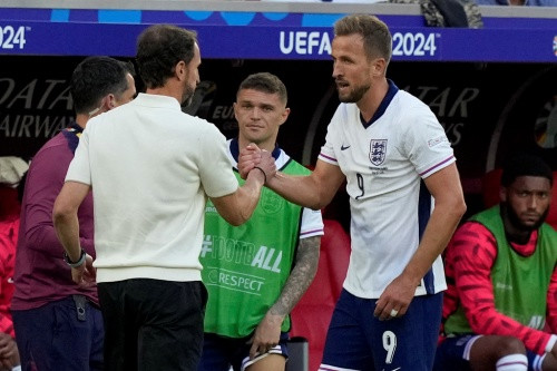 Ian Wright đặt dấu hỏi về Kane trước màn chạm trán Van Dijk
