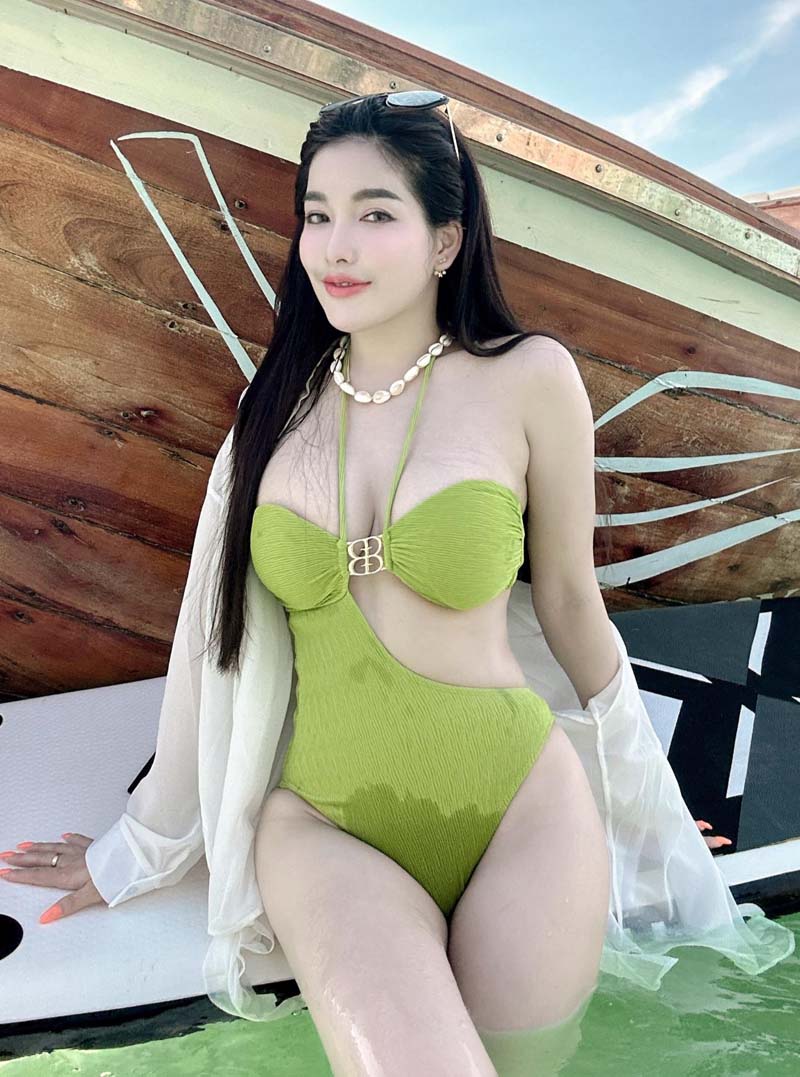 ใบเฟิร์น กุลธาดา จัดเต็มความแซ่บ ในชุดว่ายน้ำสุดเซ็กซี่-เว้าข้าง ทำเกาะล้านฮอตฉ่า