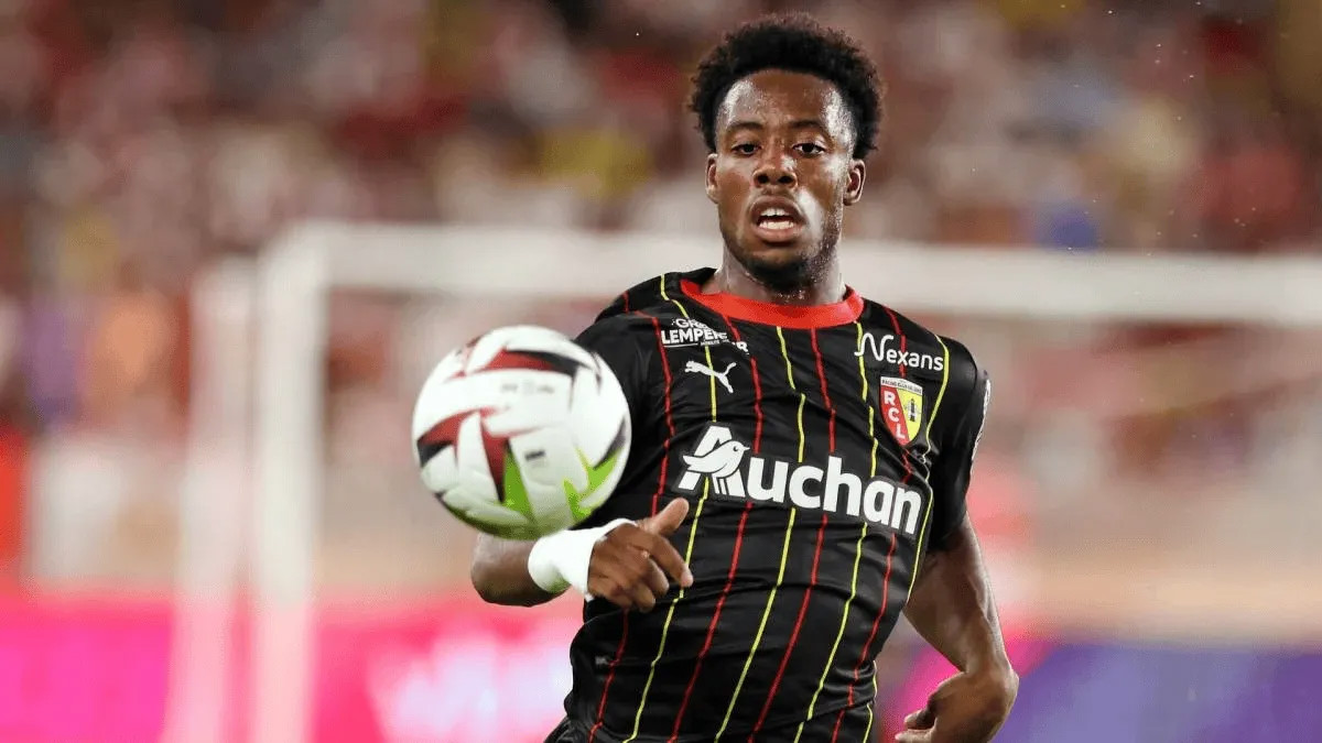 Lens từ chối Marseille và đòi 35 triệu euro cho Elye Wahi