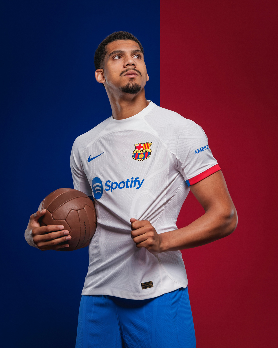 Áo Đấu Sân khách Của Barcelona 2023-24