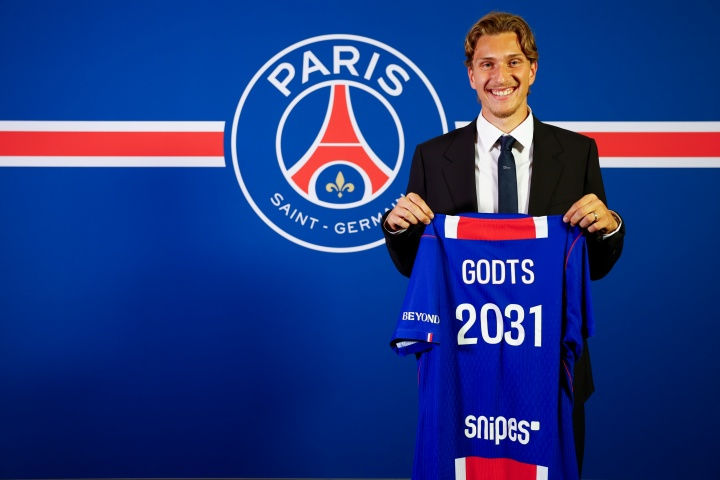 Paris ký hợp đồng liên tiếp 3 tiền đạo: Chính thức chiêu mộ tiền đạo 21 tuổi Godts với tổng phí chuyển nhượng 55 triệu euro